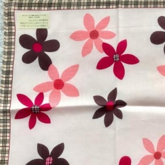 🌺  Burberry "Pink Daisy" Nova Check Mini Scarf / Handkerchief NEW ** - Picture 3 of 10